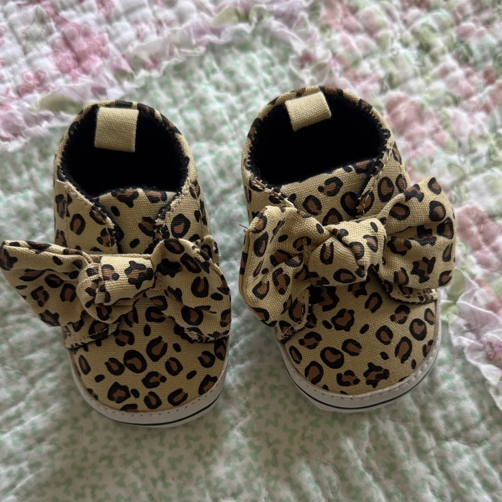 NWOT Leopard Print Baby Shoes with Bow 0-3 months